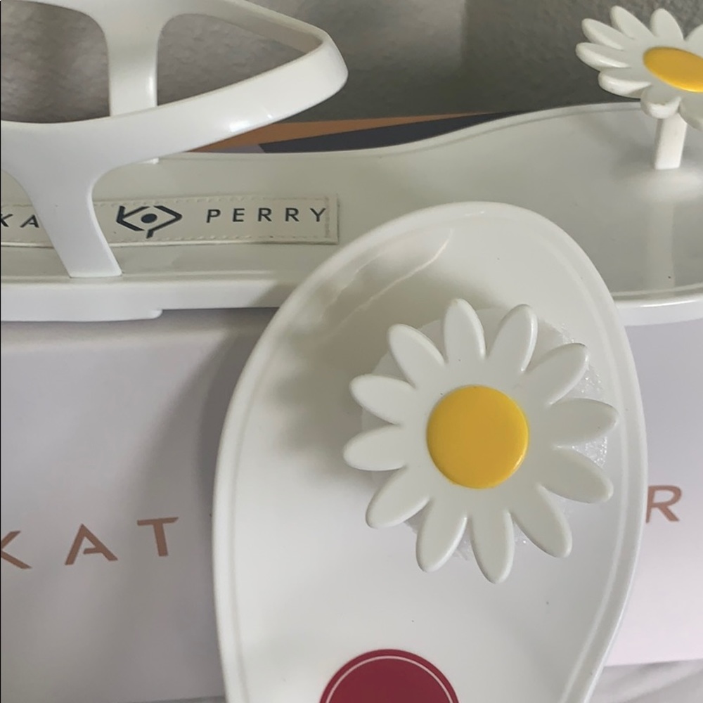Katy Perry Geli Beach Sandals with Daisy 🌼🌼